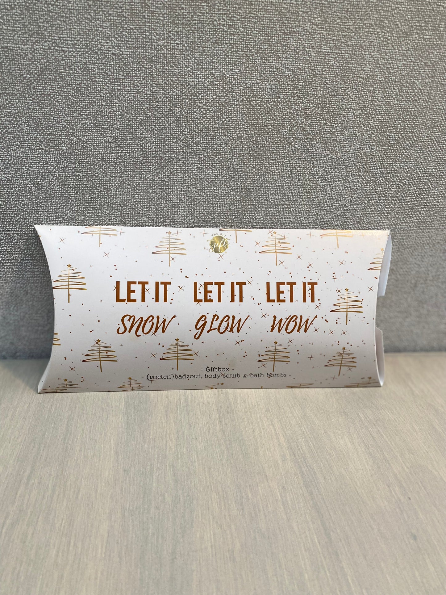 The big gifts Let it snow, let it glow, let it wow