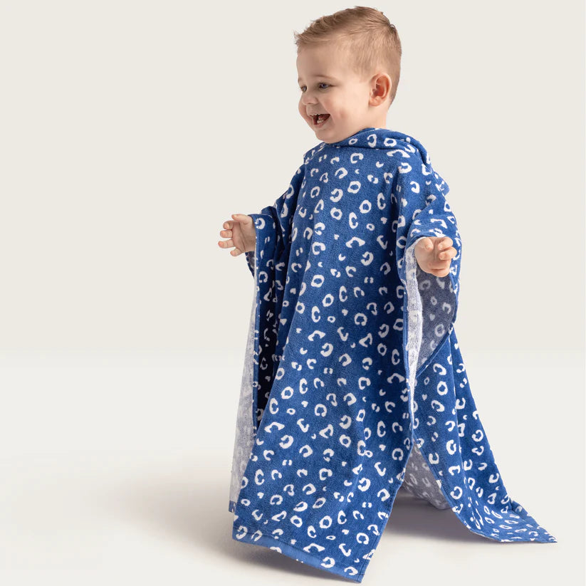 Swim Essentials Frottee-Poncho mit blauem Panther-Print