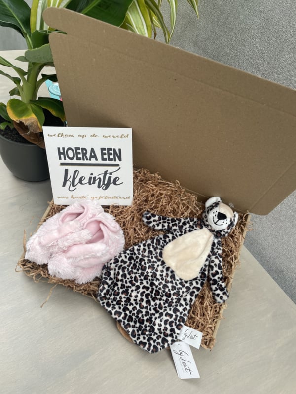 Happy Horse X Leopard Lou Geschenkset rosa Hausschuhe + Kuscheltuch